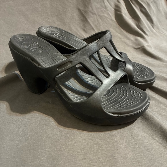 Crocs Black Cyprus IV Women's Size 7 Heeled Platform Sandals Slip On Strappy - Picture 1 of 7